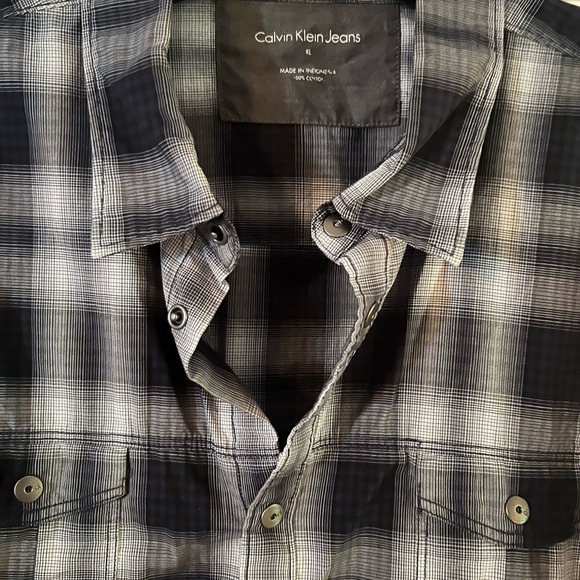 Mens XL plaid long sleeve plaid shirt. Calvin Klein. Narrow cut. Great shape. - Picture 1 of 2